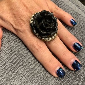 Ollypop adjustable black flower pearl ring